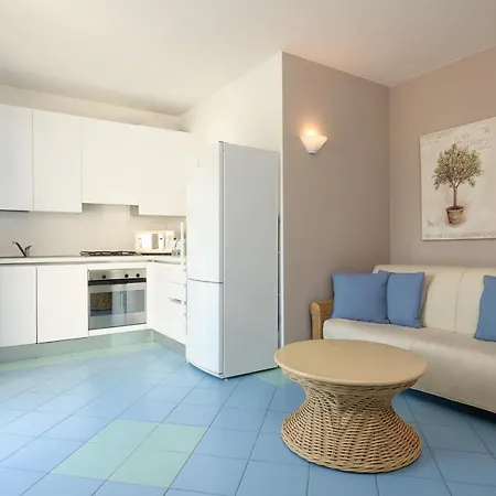Carlotta Lido Aparthotel 4*