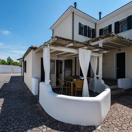 Aparthotel Carlotta Lido 4*