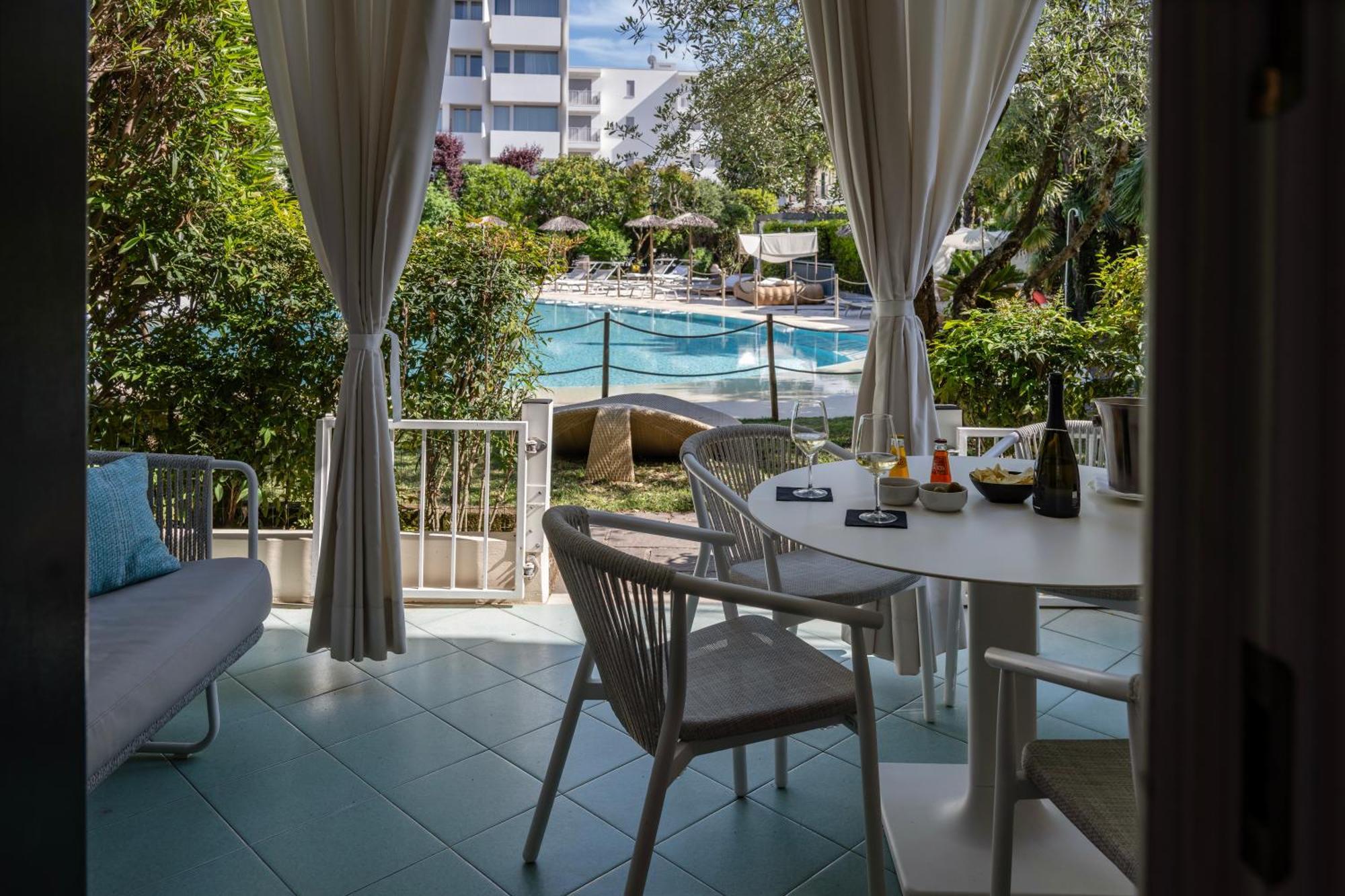 Carlotta Lido Aparthotel