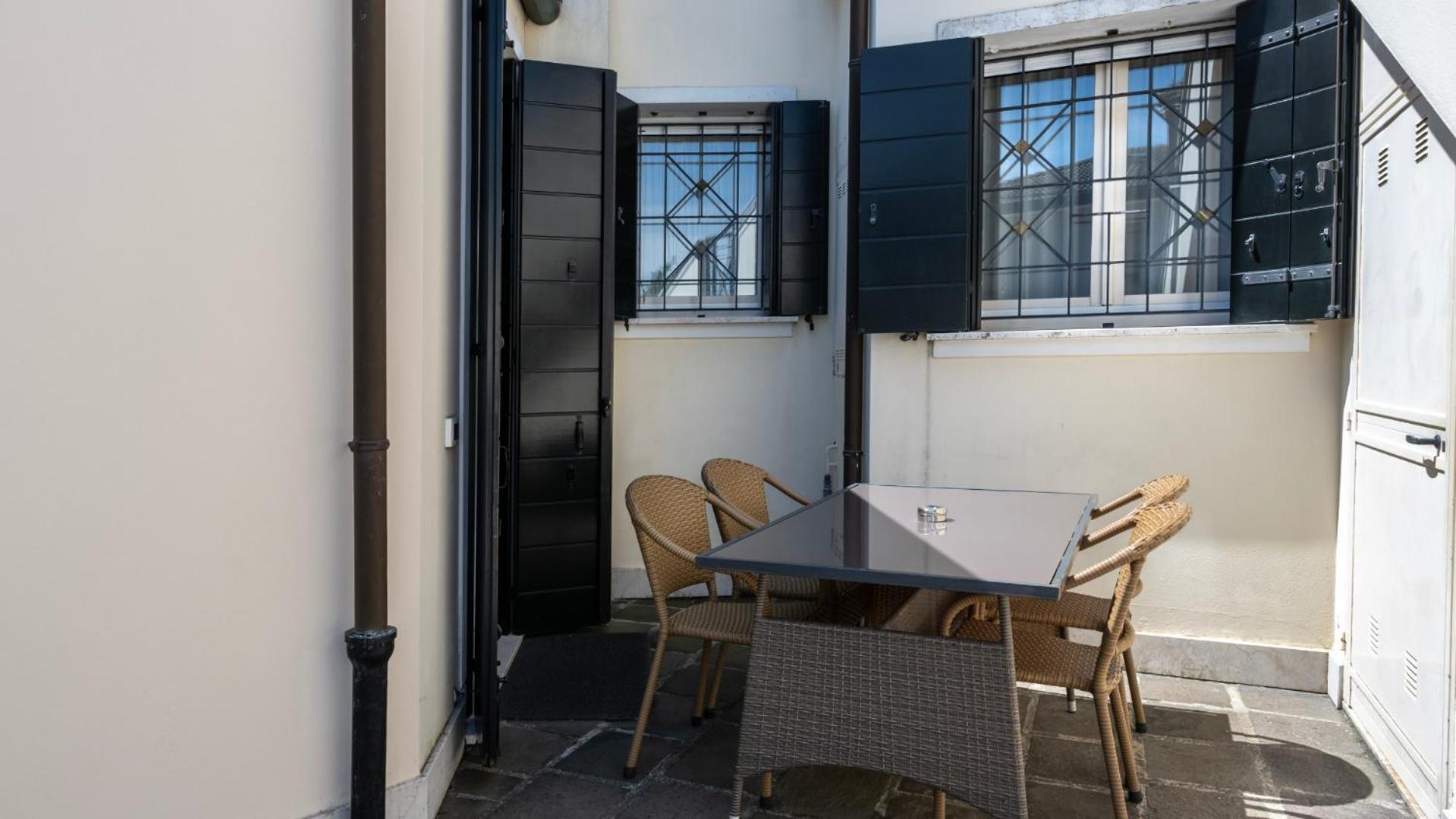 Carlotta Lido Aparthotel *