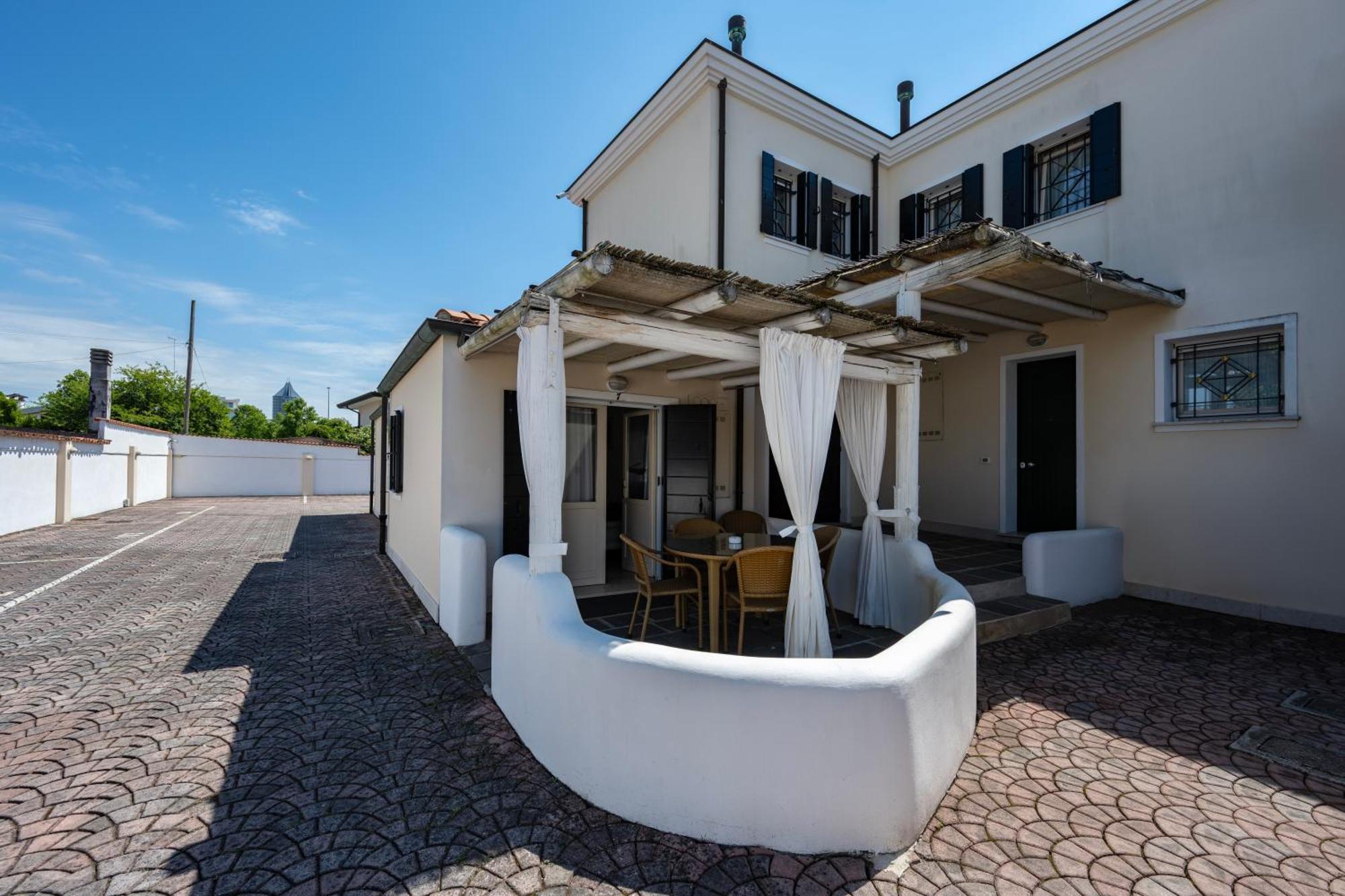Aparthotel Carlotta Lido *
